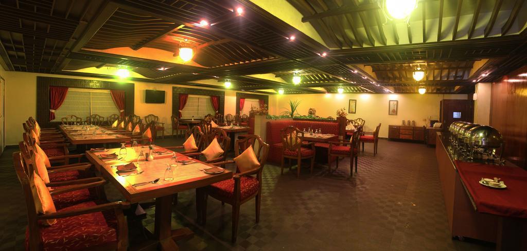 Hotel Grand International Raipur  ภายนอก รูปภาพ