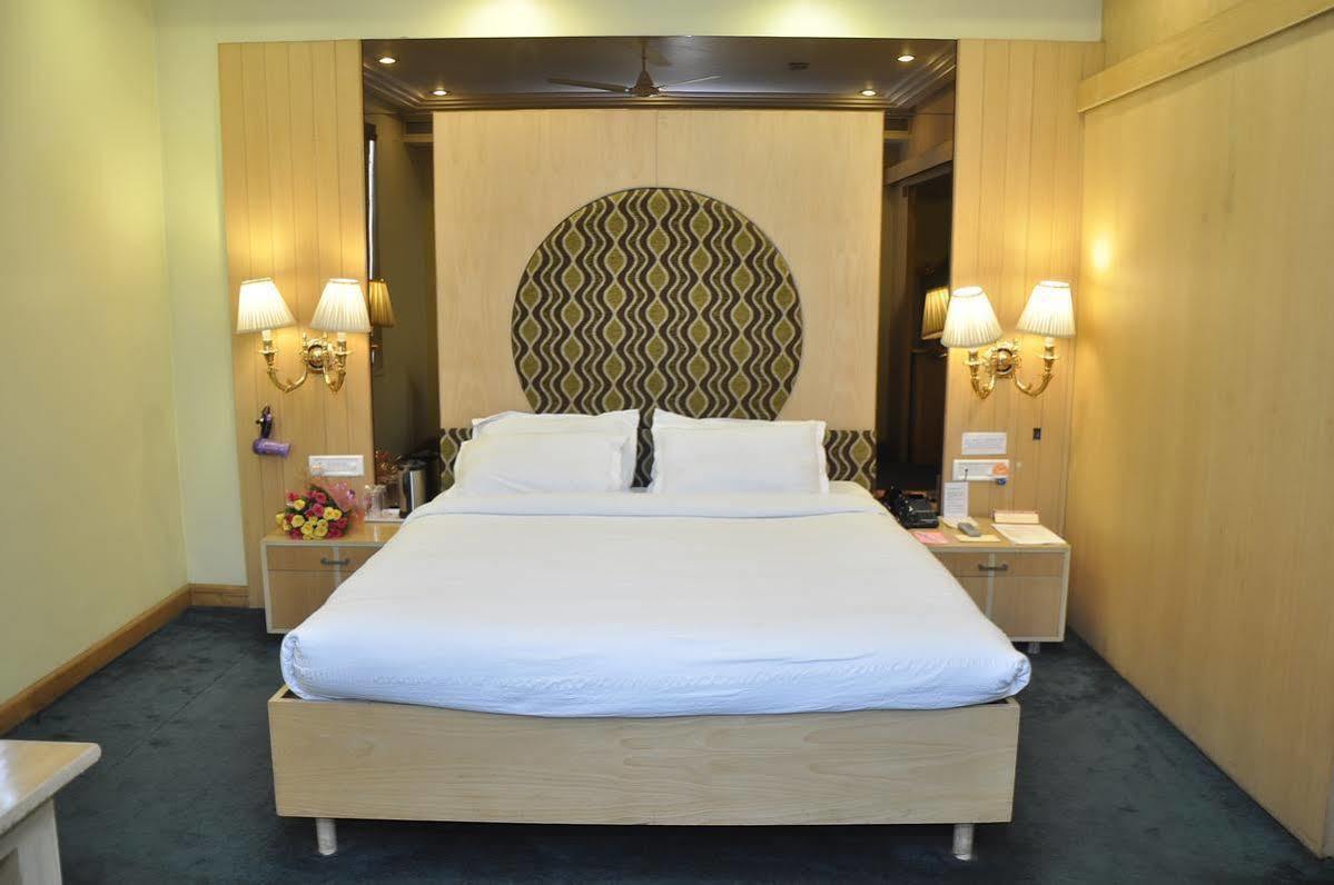 Hotel Grand International Raipur  ภายนอก รูปภาพ
