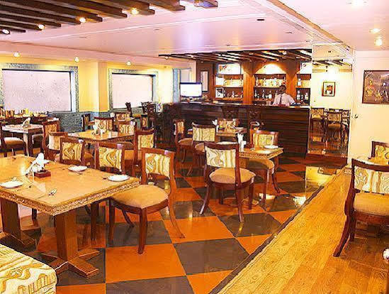 Hotel Grand International Raipur  ภายนอก รูปภาพ