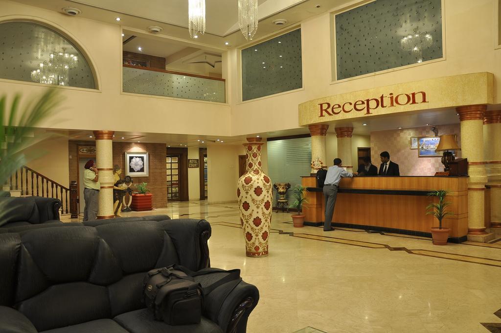 Hotel Grand International Raipur  ภายนอก รูปภาพ