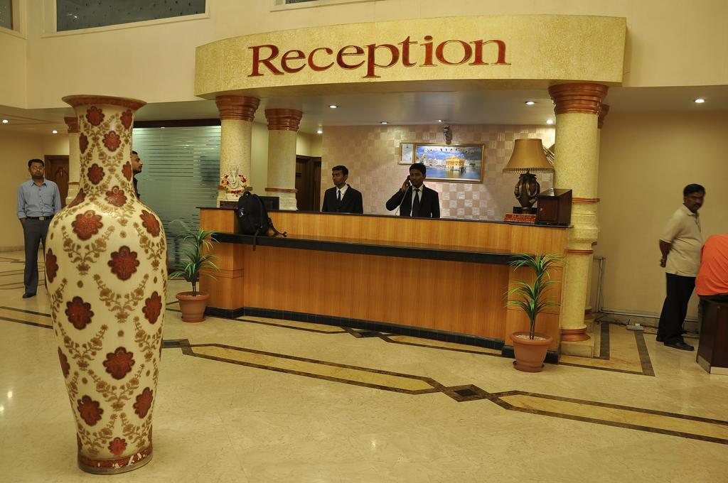 Hotel Grand International Raipur  ภายนอก รูปภาพ